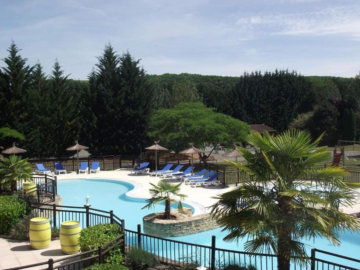 Hotel Domaine De Guillalmes Fumel Exterior foto